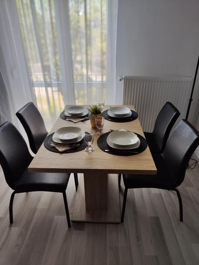 Kinizsi Apartman Miskolc Eksteriør billede